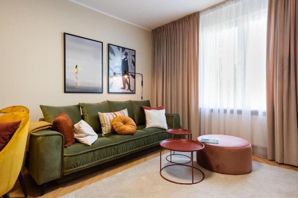 Eclectic City Apartment Near Old Town Варшава Екстериор снимка