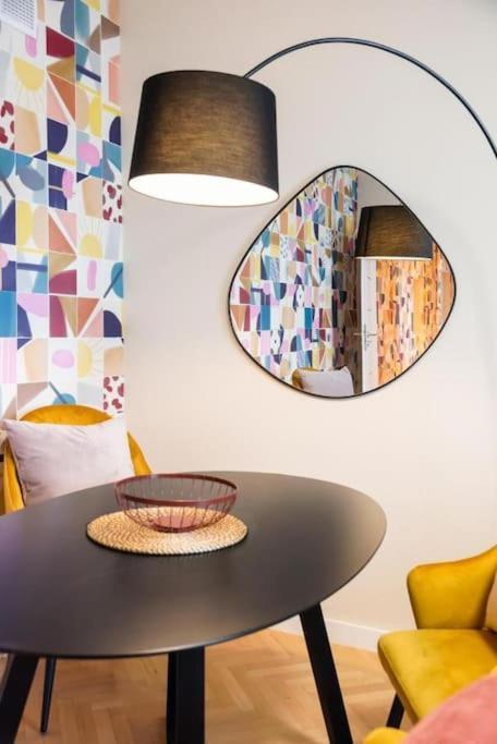 Eclectic City Apartment Near Old Town Варшава Екстериор снимка