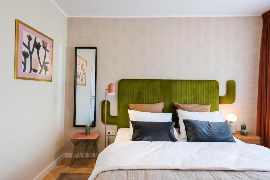 Eclectic City Apartment Near Old Town Варшава Екстериор снимка