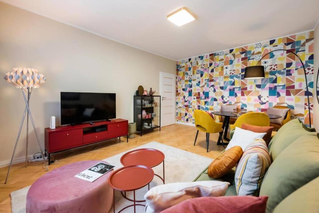 Eclectic City Apartment Near Old Town Варшава Екстериор снимка